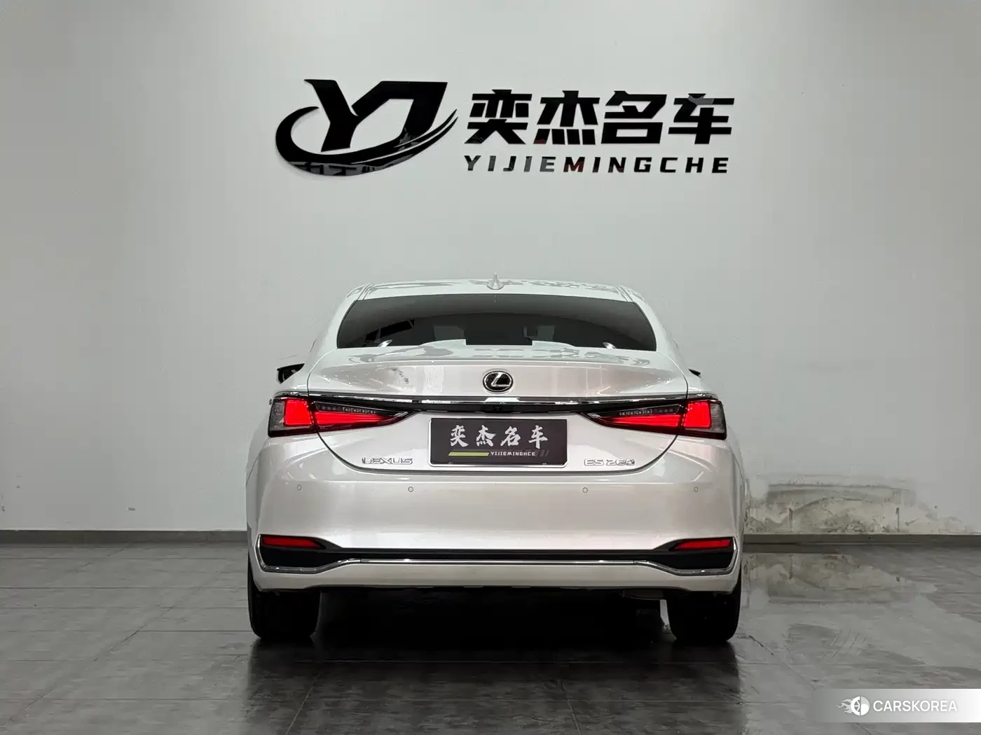 Lexus ES id 4546322 из Китая 13