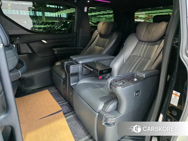 Lexus LM id 4272469 из Китая 21