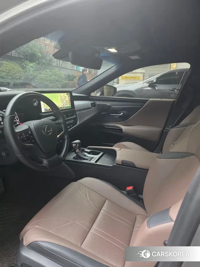 Lexus ES300h 7th generation 2024 Песочный из Кореи, фото 5