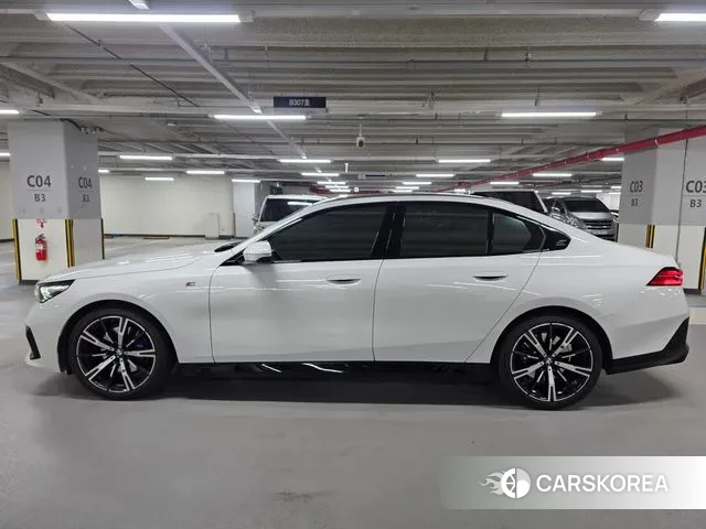 BMW 5 Series (G60) id 3393961 из Кореи 7