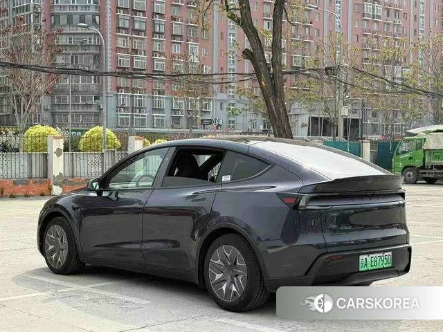 Tesla Model Y L 2026 Темно-серый из Китая, фото 5