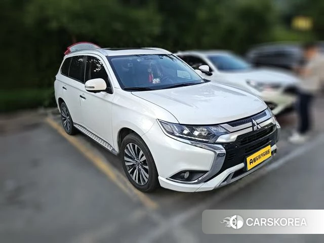 Mitsubishi  Outlander 2021 Белый из Китая, фото 5