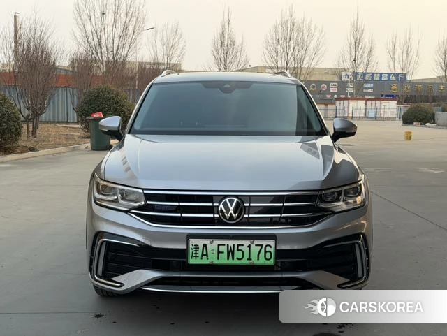 Volkswagen Tiguan L PHEV 2024 Серебристо-серый из Китая, фото 5