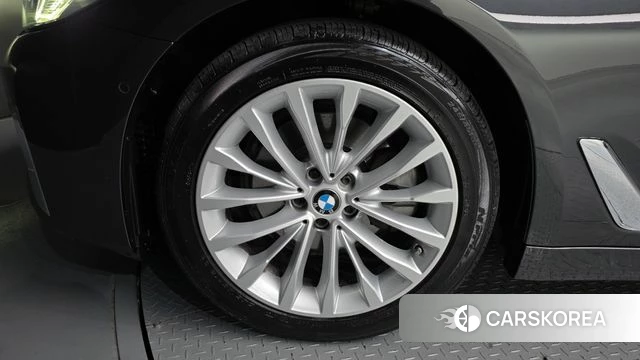 BMW 5 Series (G30) id 4303444 из Кореи 29