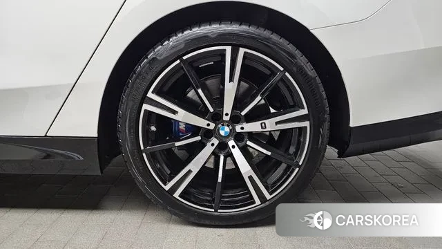 BMW 5 Series (G60) id 3605570 из Кореи 15