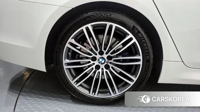 BMW 5 Series (G30) id 3713512 из Кореи 15