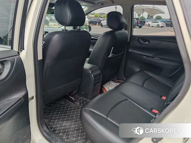 Nissan TIIDA id 4348842 из Китая 8