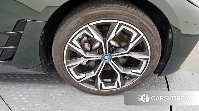 BMW i4 id 2959681 из Кореи 15