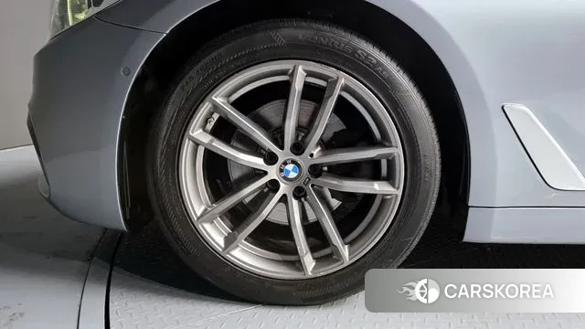 BMW 5 Series (G30) id 3661866 из Кореи 15