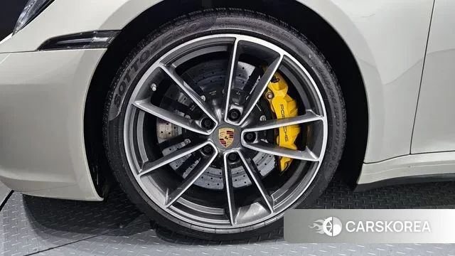 Porsche 911(992) id 3660557 из Кореи 15