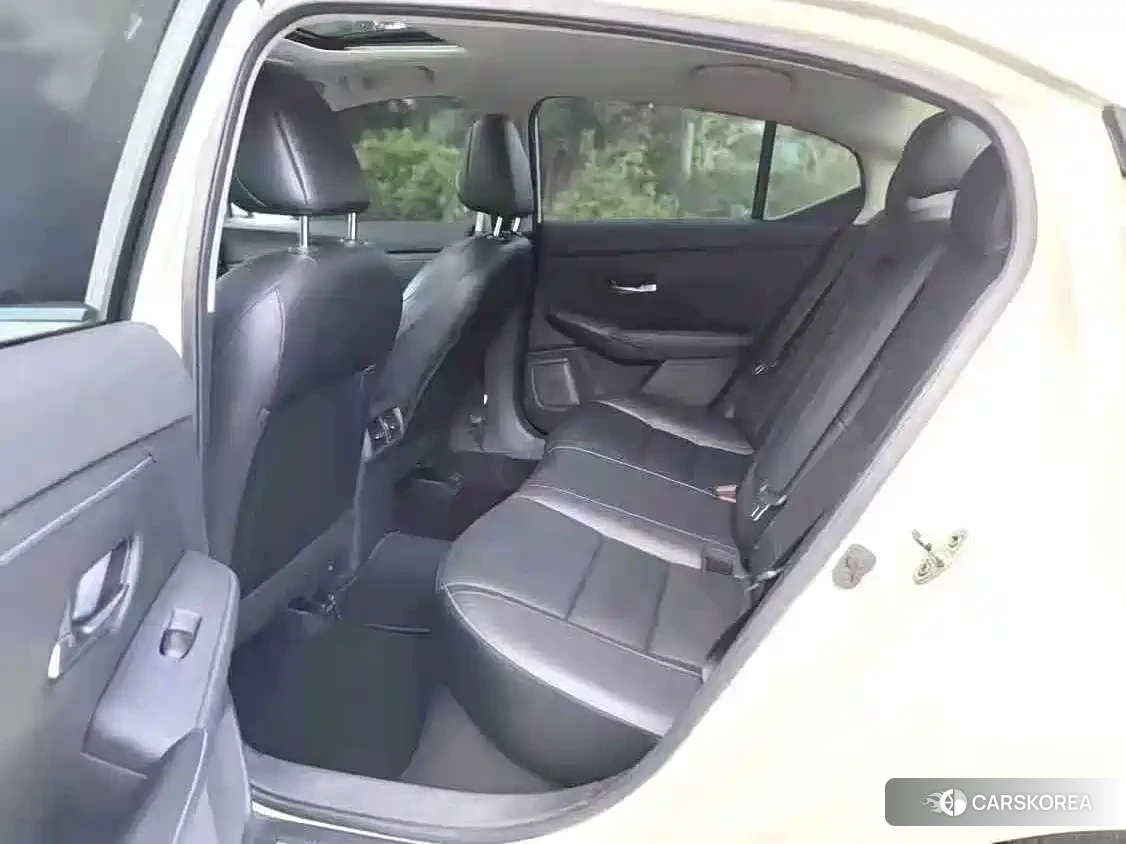 Nissan Sylphy 2021 Белый из Китая, фото 5