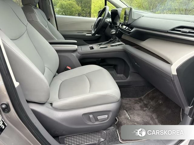 Toyota Saina 2024 Шампань из Китая, фото 6