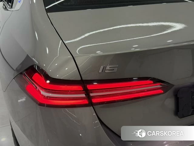 BMW i5 2024 Шампань из Китая, фото 5