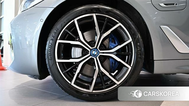 BMW 5 Series (G60) id 4322704 из Кореи 13