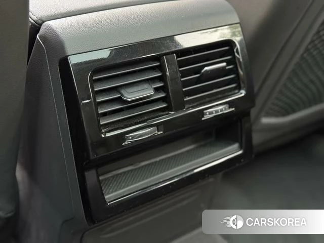 Volkswagen Touareg id 4210719 из Китая 13