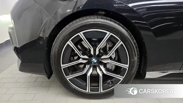 BMW 7 Series (G70) id 3431282 из Кореи 15