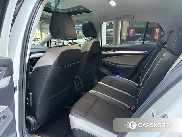 Volkswagen Golf 2022 Белый из Китая, фото 5
