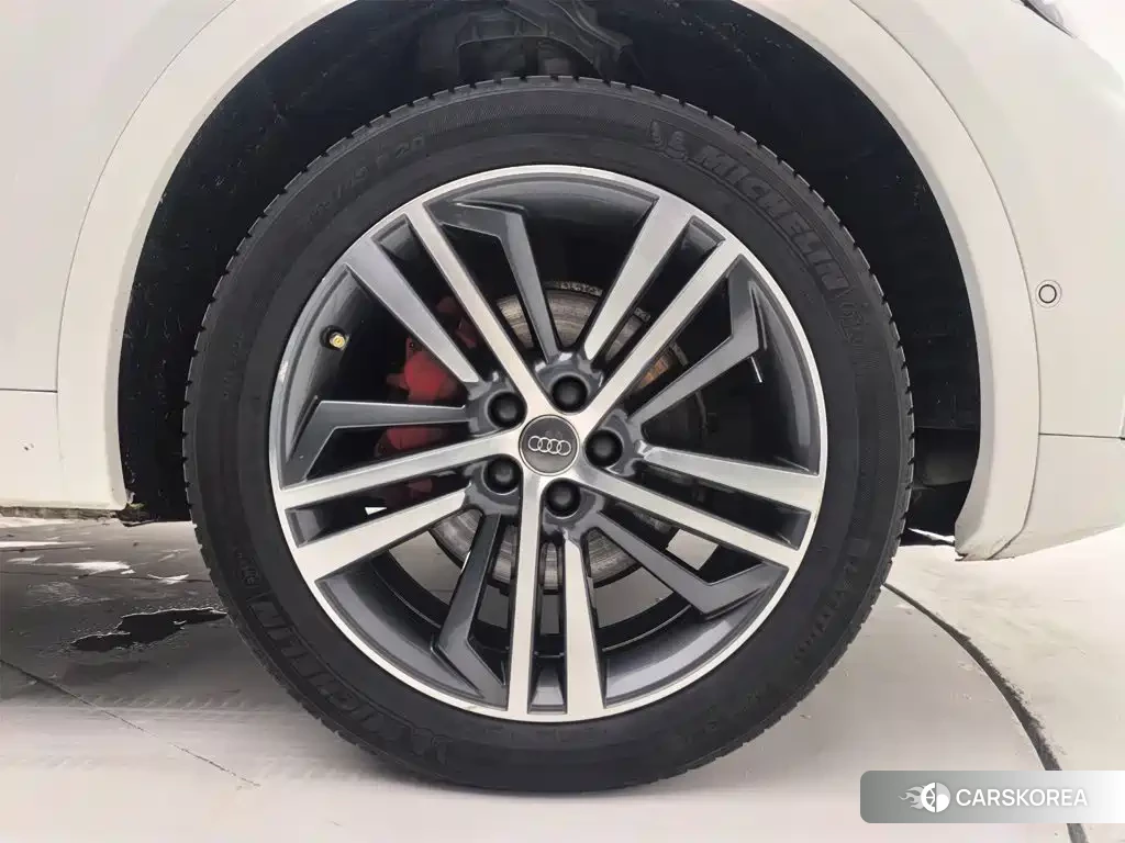 Audi Q5L id 4601792 из Китая 23