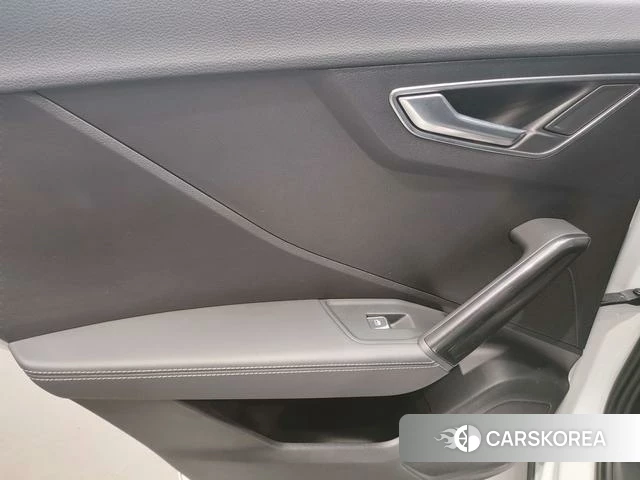 Audi Q2L id 4276683 из Китая 25