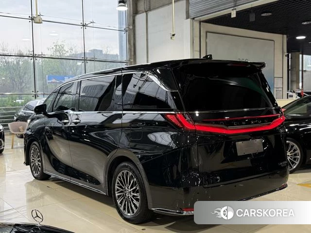 Lexus LM id 4272242 из Китая 23