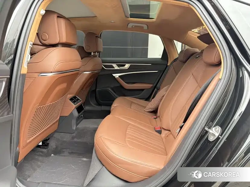 Audi A6L id 4545638 из Китая 16