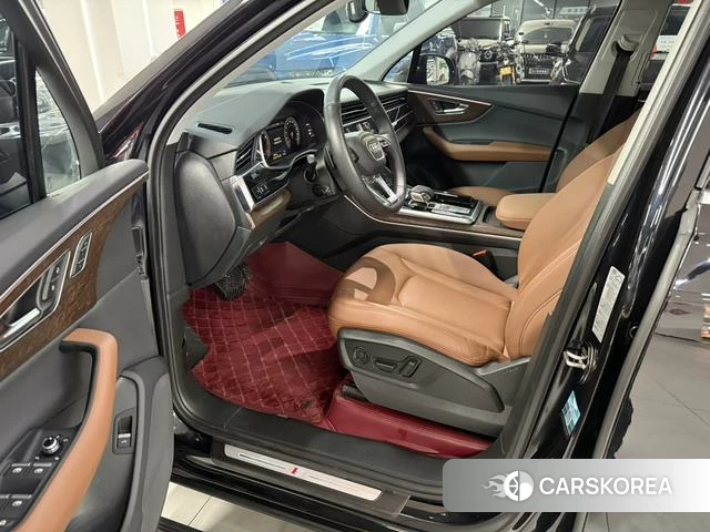 Audi Q7 2021 Черный из Китая, фото 5