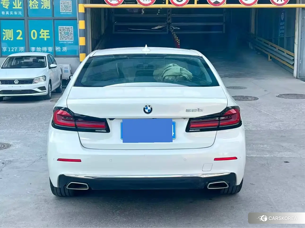 BMW 5 series 2023 Белый из Китая, фото 5