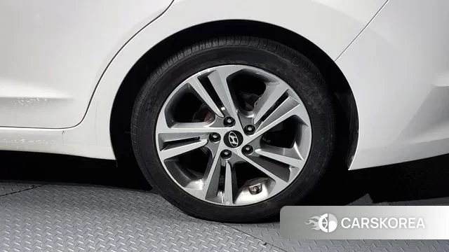 Hyundai Avante AD id 3239136 из Кореи 15