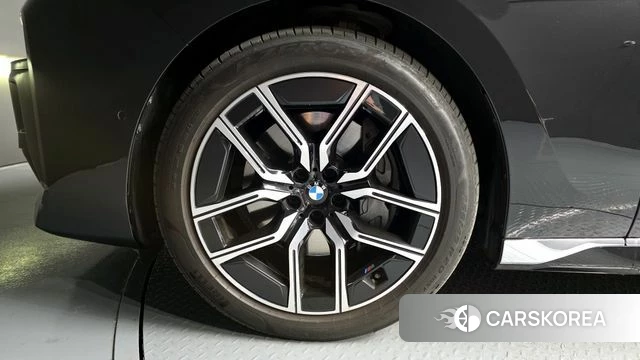 BMW 7 Series (G70) id 4223108 из Кореи 35