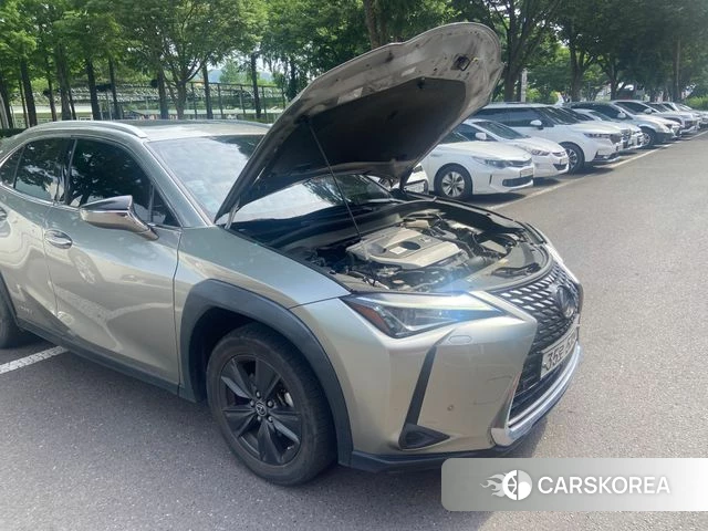 Lexus UX250h 2019 Серебристо-серый из Кореи, фото 6