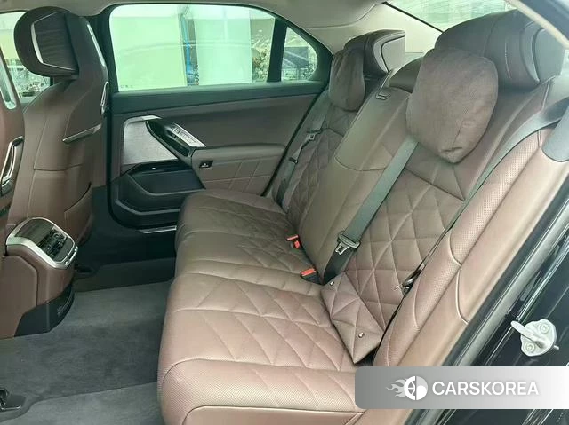 BMW 7 series 2024 Черный из Китая, фото 5