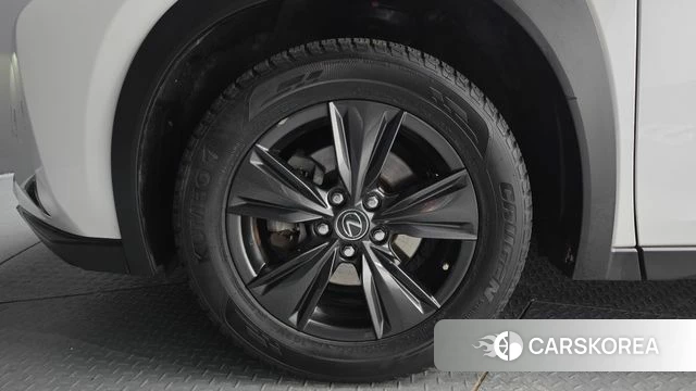 Lexus UX250h id 3916690 из Кореи 15