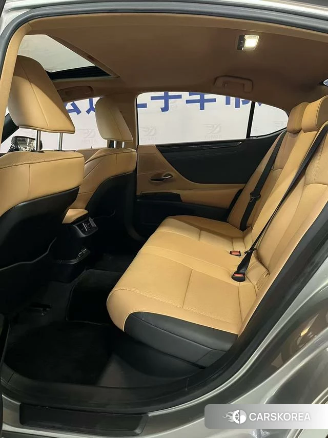 Lexus ES id 4278229 из Китая 9