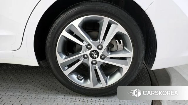 Hyundai Avante AD id 3886621 из Кореи 15