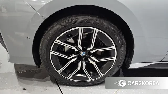 BMW 7 Series (G70) id 3021792 из Кореи 15