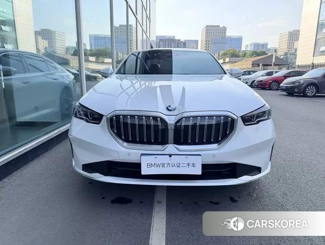 BMW 5 series 2024 Белый из Китая, фото 5