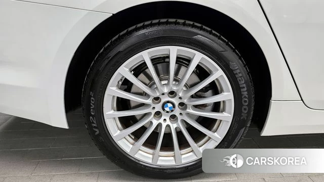 BMW 5 Series (G30) id 3899396 из Кореи 15