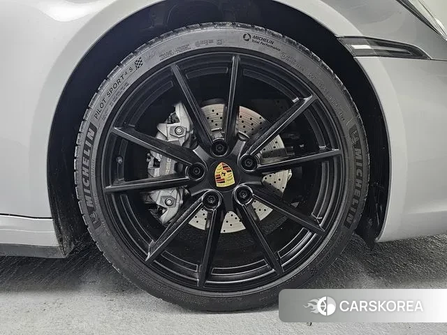 Porsche 911(992) id 3597982 из Кореи 13