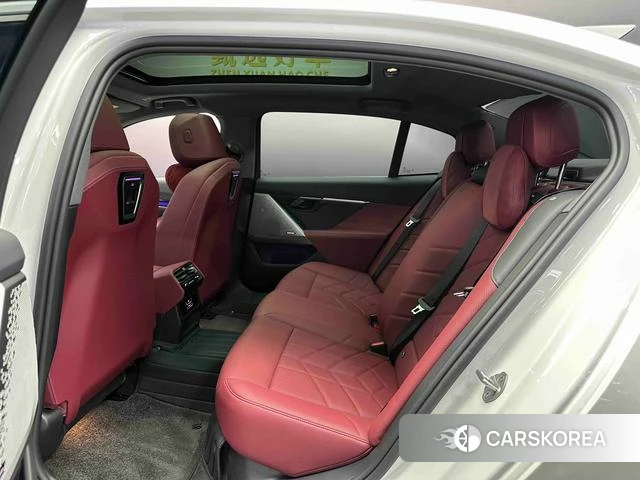 BMW 5 series 2025 Белый из Китая, фото 5