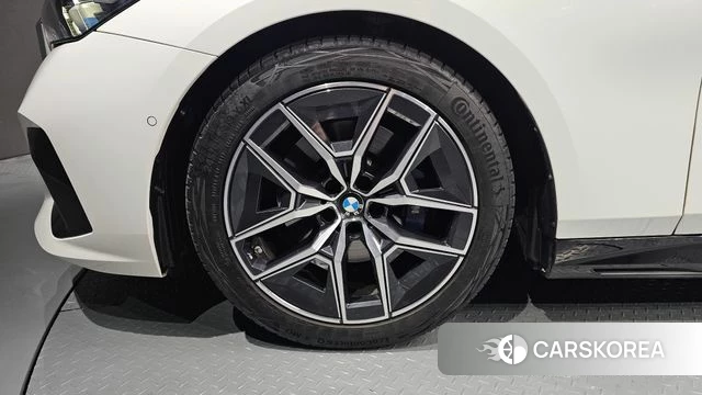 BMW 5 Series (G60) id 4579080 из Кореи 24