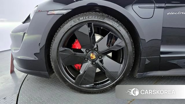 Porsche Taycan id 3819739 из Кореи 15