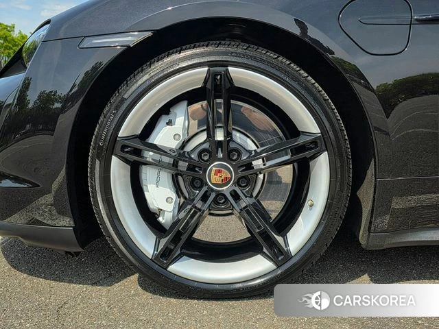 Porsche Taycan id 4245023 из Кореи 15