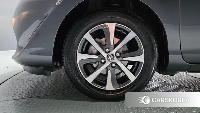 Toyota Prius C id 3449677 из Кореи 15