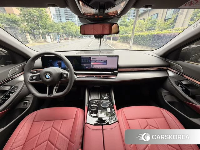 BMW 5 series 2025 Черный из Китая, фото 5