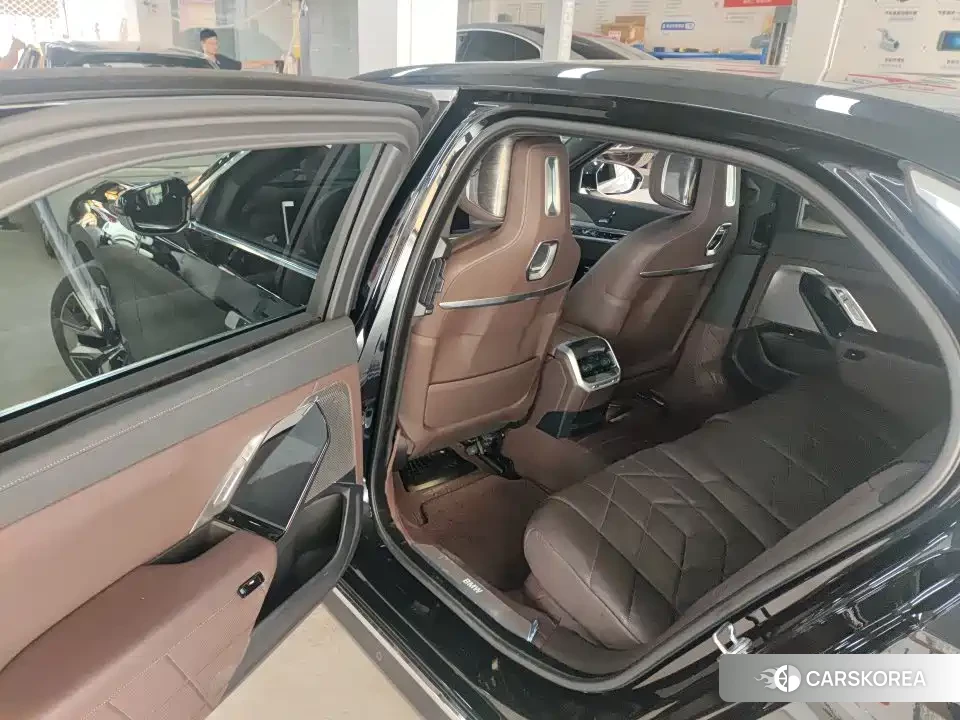 BMW 7 series 2023 Черный из Китая, фото 5