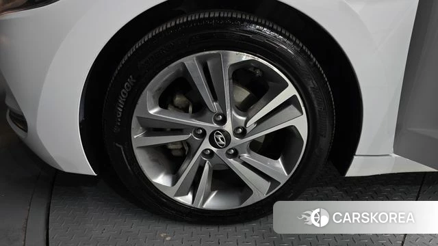 Hyundai Avante AD id 3894265 из Кореи 15