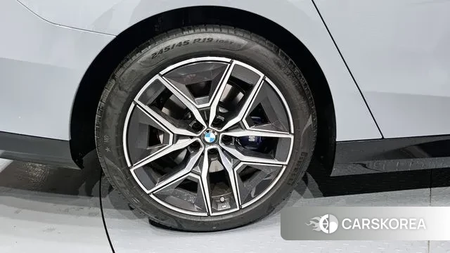 BMW 5 Series (G60) id 3585488 из Кореи 15