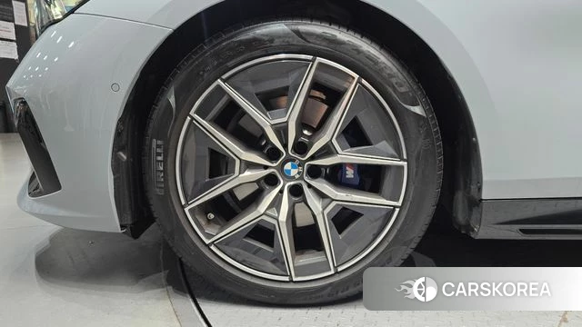 BMW 5 Series (G60) id 4532974 из Кореи 28