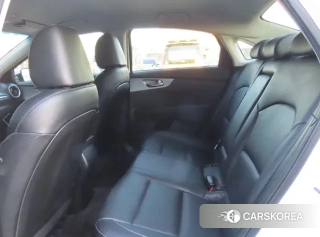 Kia The New K3 2nd generation 2021 Белый из Кореи, фото 5