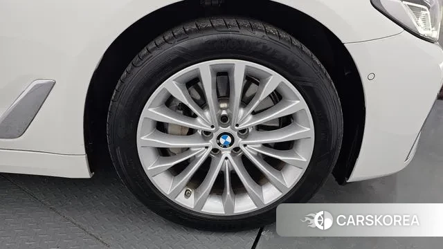 BMW 5 Series (G30) id 3530367 из Кореи 15